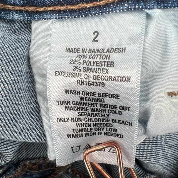 Aeropostale Low Rise Midi Cuffed Hem Jean Shorts Size 2 Women’s - Picture 4 of 5